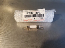 Load image into Gallery viewer, 90982-11050 9098211050 Toyota OEM Genuine FUSE, HIGH VOLTAGE, Air Conditioner AC Pump Fuse