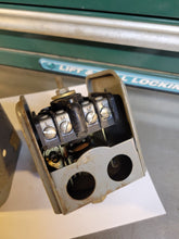 Load image into Gallery viewer, Penn Controls Pressure Switch 116B01, 1/4" NPT, Open 150 Close 120 PSIG - Works