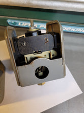 Load image into Gallery viewer, Penn Controls Pressure Switch 116B01, 1/4" NPT, Open 150 Close 120 PSIG - Works