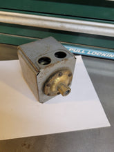 Load image into Gallery viewer, Penn Controls Pressure Switch 116B01, 1/4" NPT, Open 150 Close 120 PSIG - Works